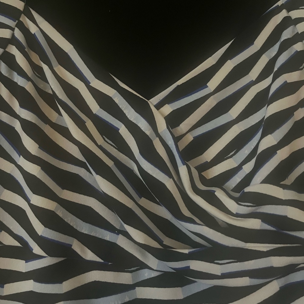 WHBM women’s top size XS.  Cute ! - Picture 3 of 6